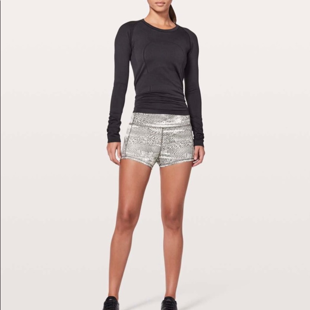 Lululemon In Movement Short *Everlux 2.5" size 6